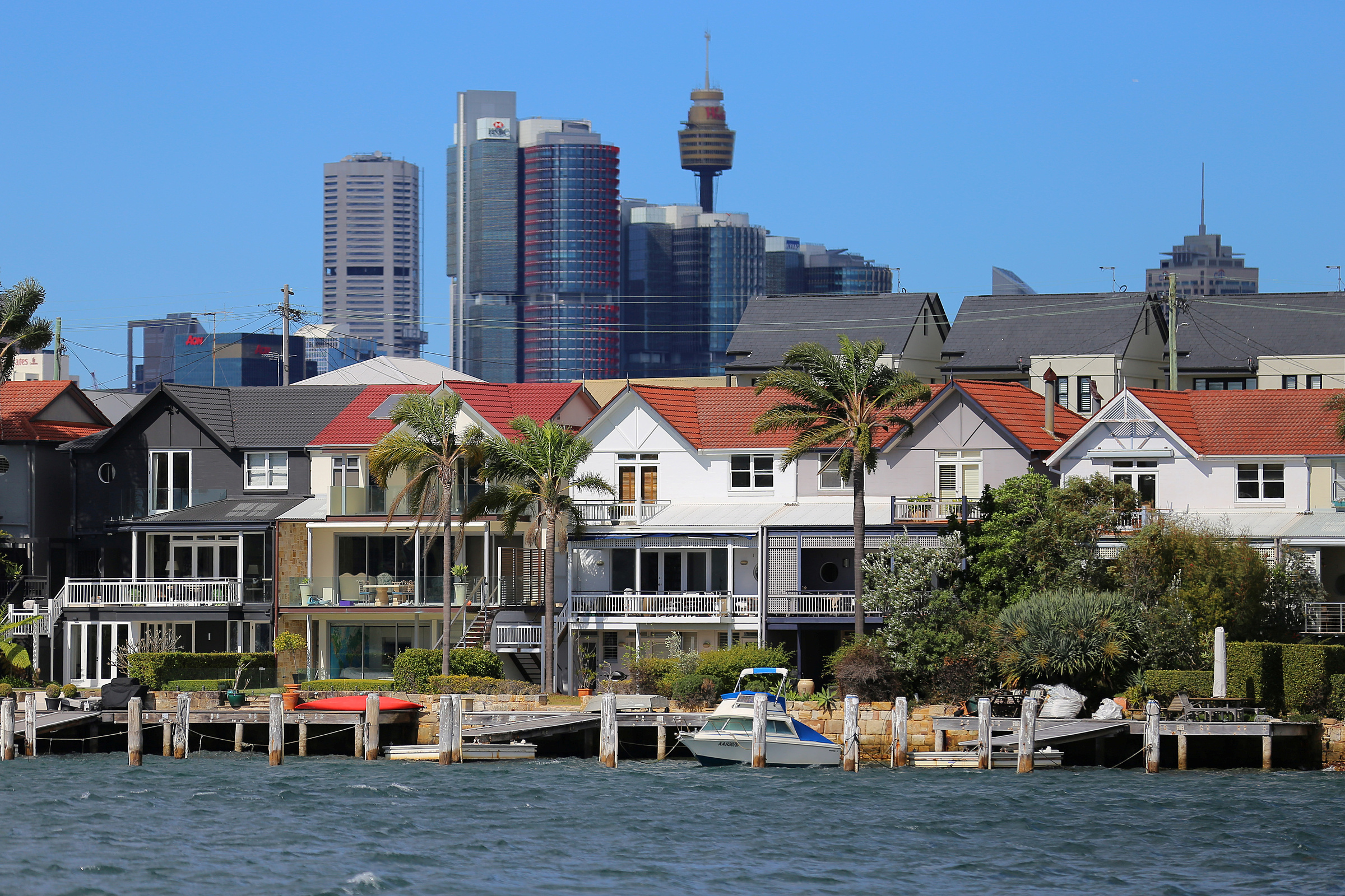 Các khu dân cư nằm dọc vùng ngoại ô Birchgrove của Sydney vào tháng 8/2017. Ảnh: Reuters