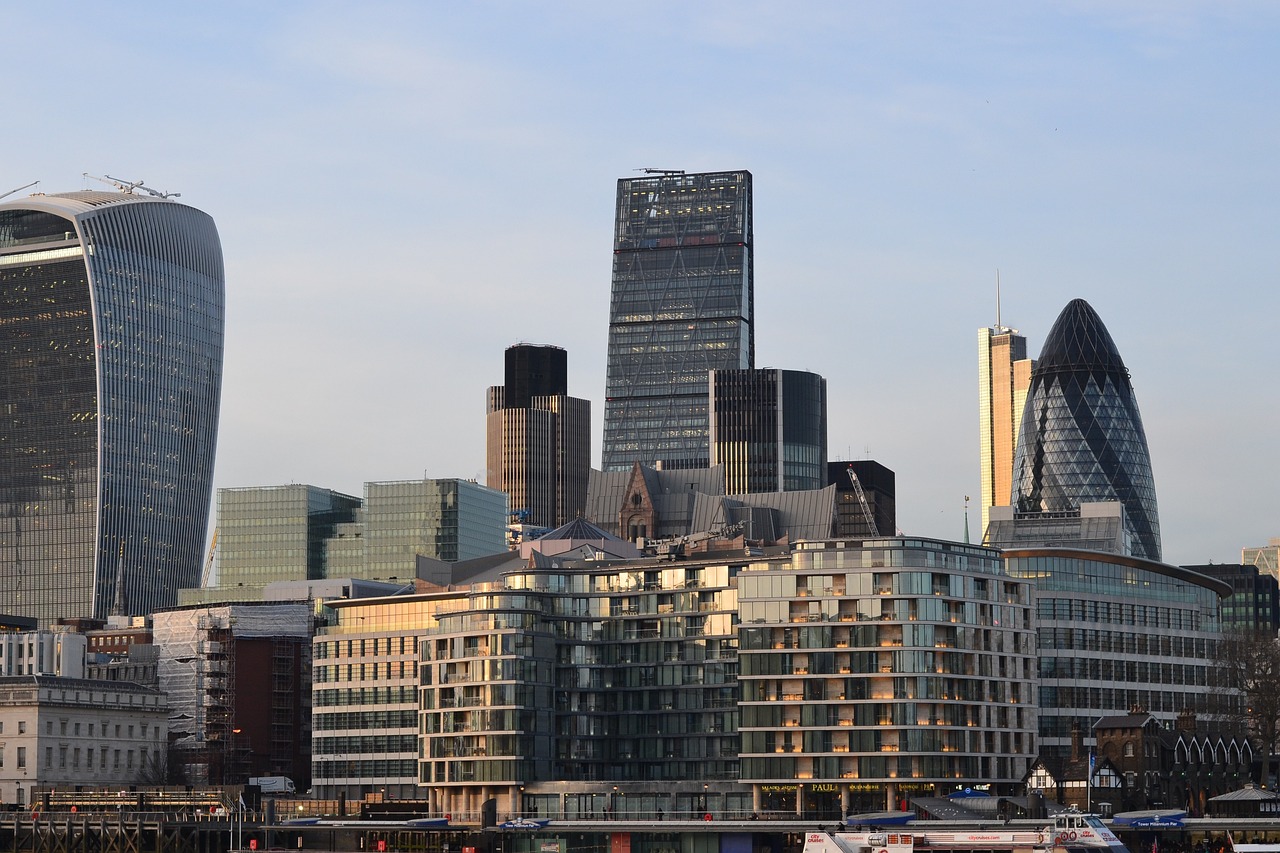 Các tòa nhà văn phòng tại London, Anh. Ảnh: Pixabay
