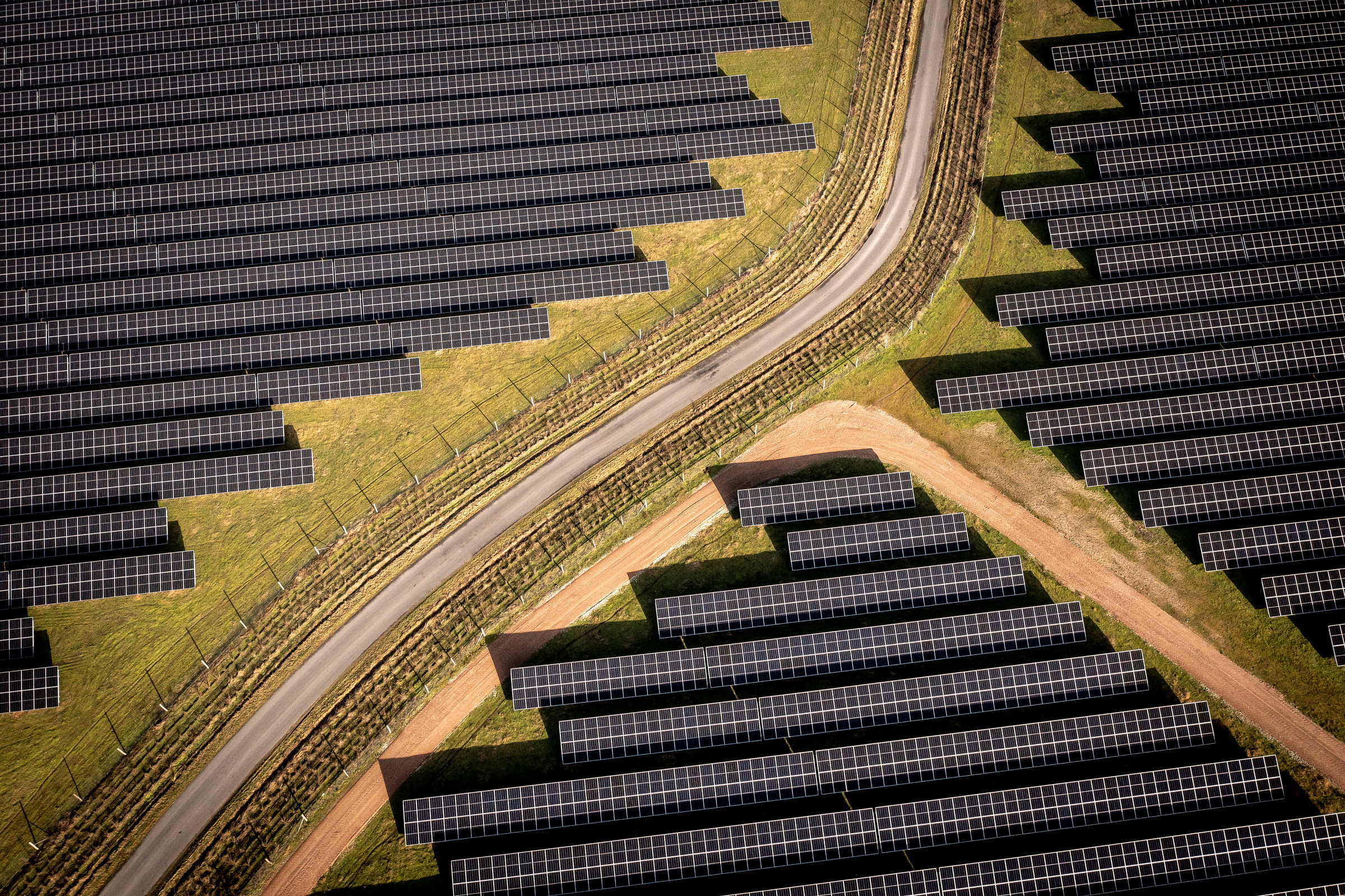 Công viên năng lượng mặt trời 300 MW tại Hjolderup, Đan Mạch ngày 21/2/2023. Ảnh: Reuters