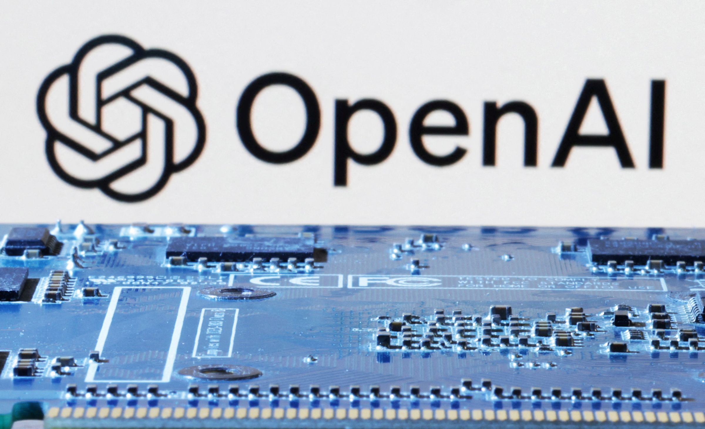 Đồ họa logo OpenAI. Ảnh: Reuters