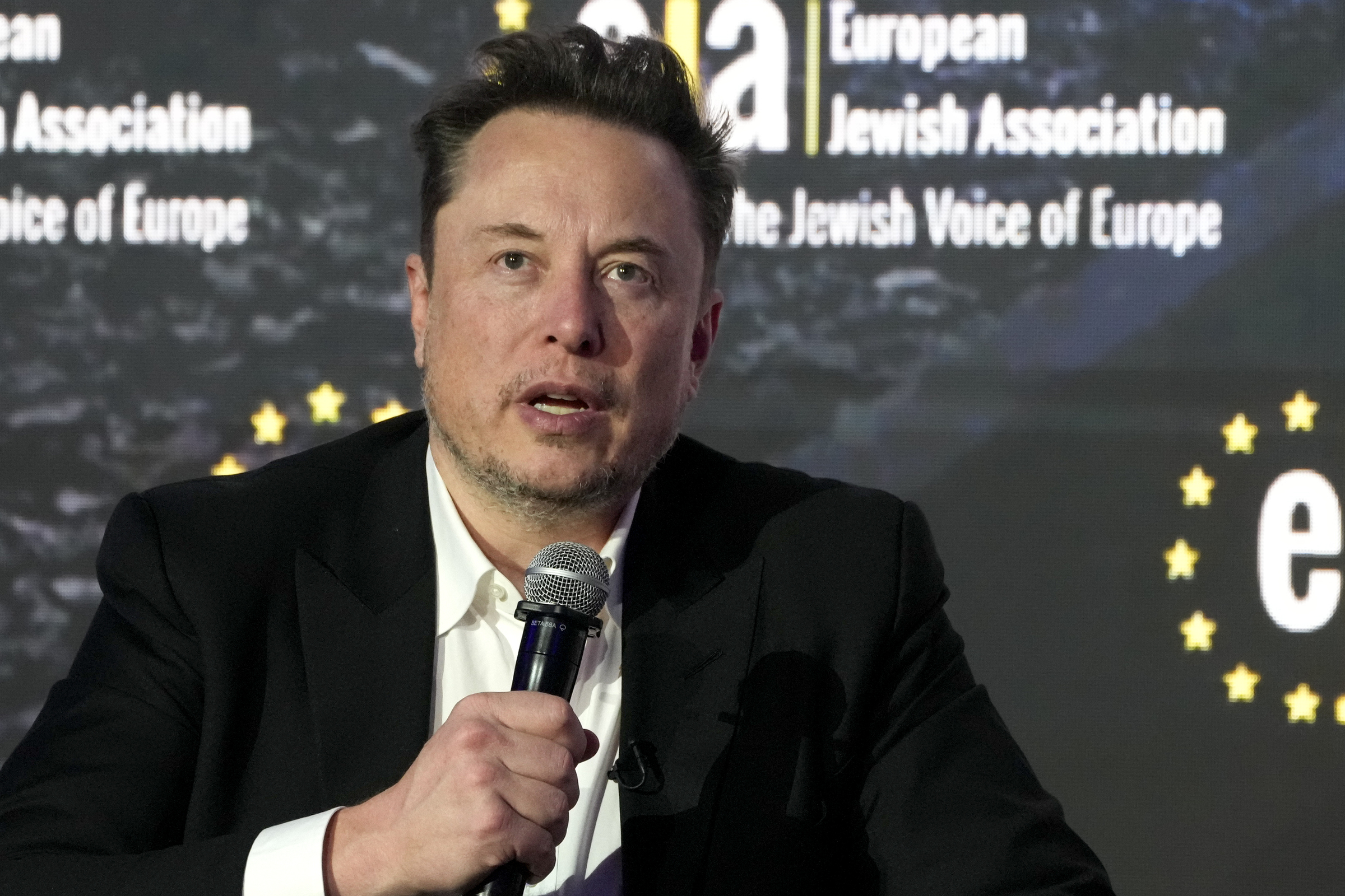 CEO Tesla Elon Musk trong một hội thảo ở Ba Lan hôm 22/1. Ảnh: AP