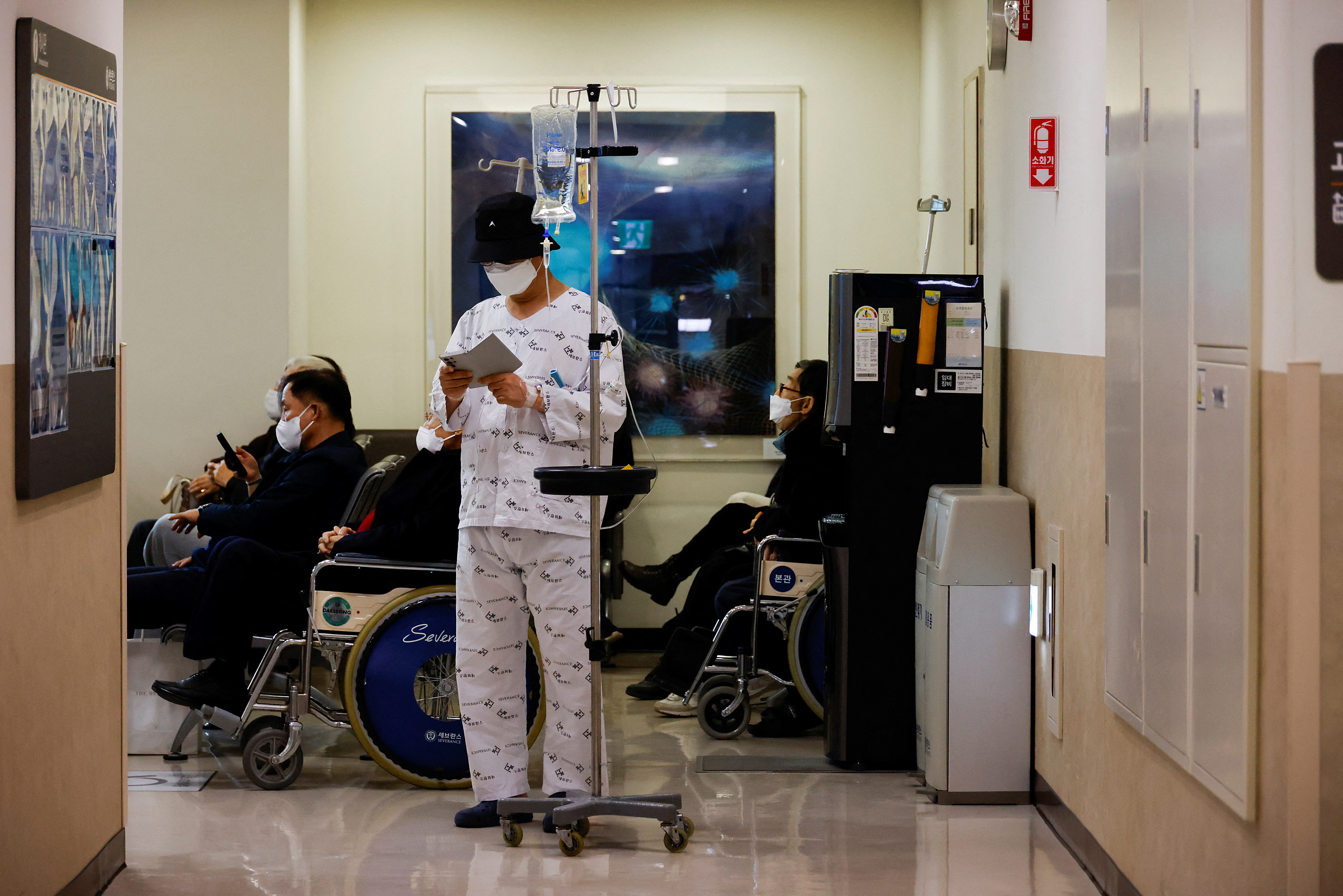 Bệnh nhân tại một bệnh viện ở Seoul (Hàn Quốc) hôm 21/2. Ảnh: Reuters