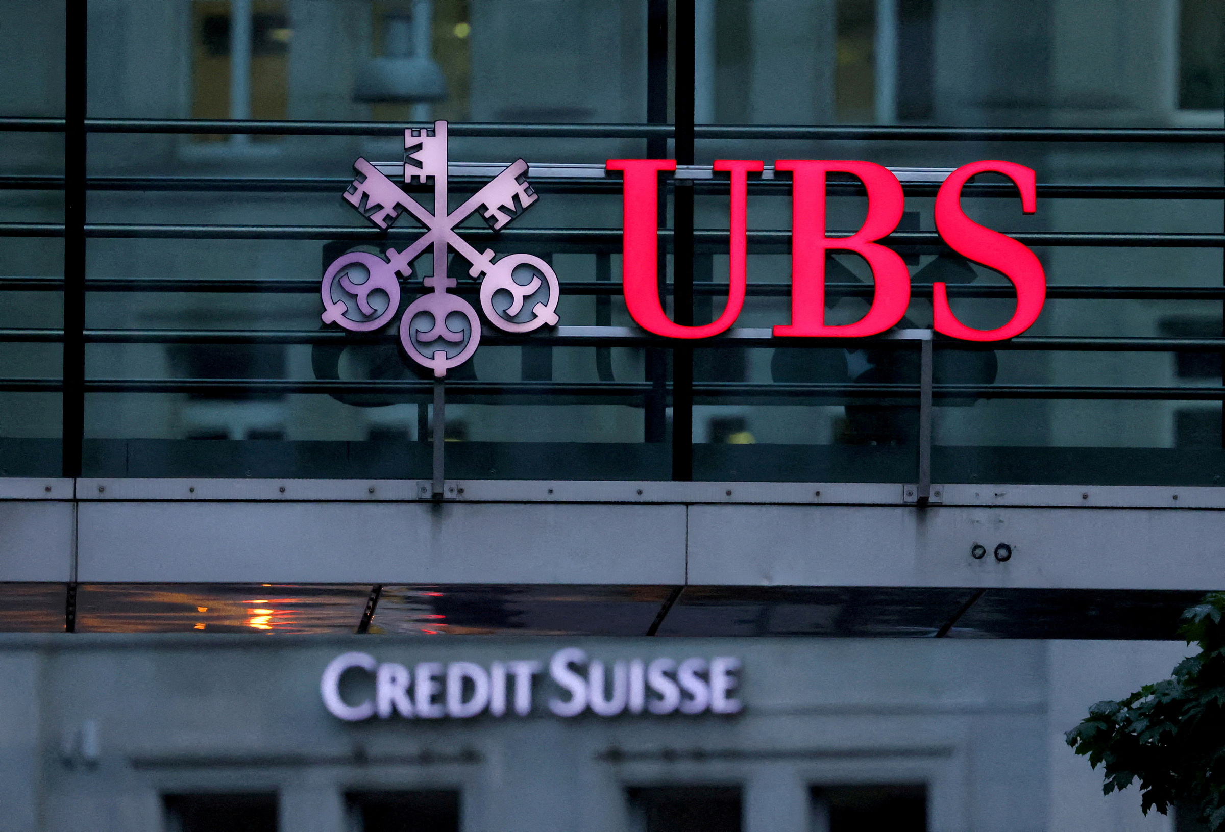 2024-03-14t161043z-2098299831-8062-3876-1710750913 Logo UBS và Credit Suisse tại Zurich (Thụy Sĩ) tháng 8/2023. Ảnh: Reuters