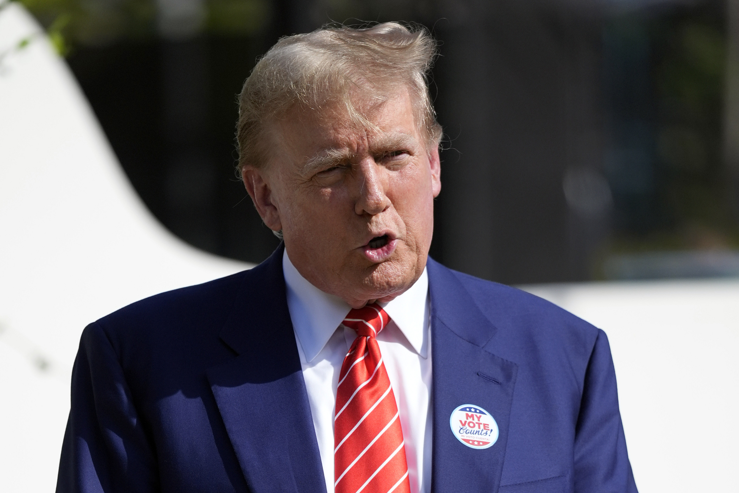 Cựu tổng thống Donald Trump phát biểu tại Palm Beach, bang Florida ngày 19/3. Ảnh: AP