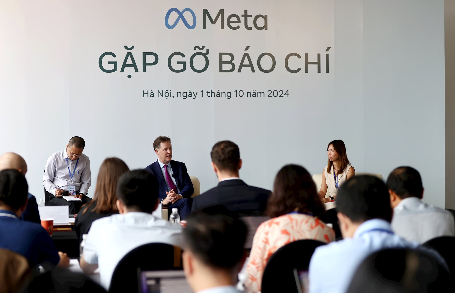 ngai-nick-clegg-chu-tich-phu-trach-doi-ngoai-toan-cau-meta-tai-buoi-gap-go-bao-chi.jpg ngai-nick-clegg-chu-tich-phu-trach-doi-ngoai-toan-cau-meta-tai-buoi-gap-go-bao-chi.jpg